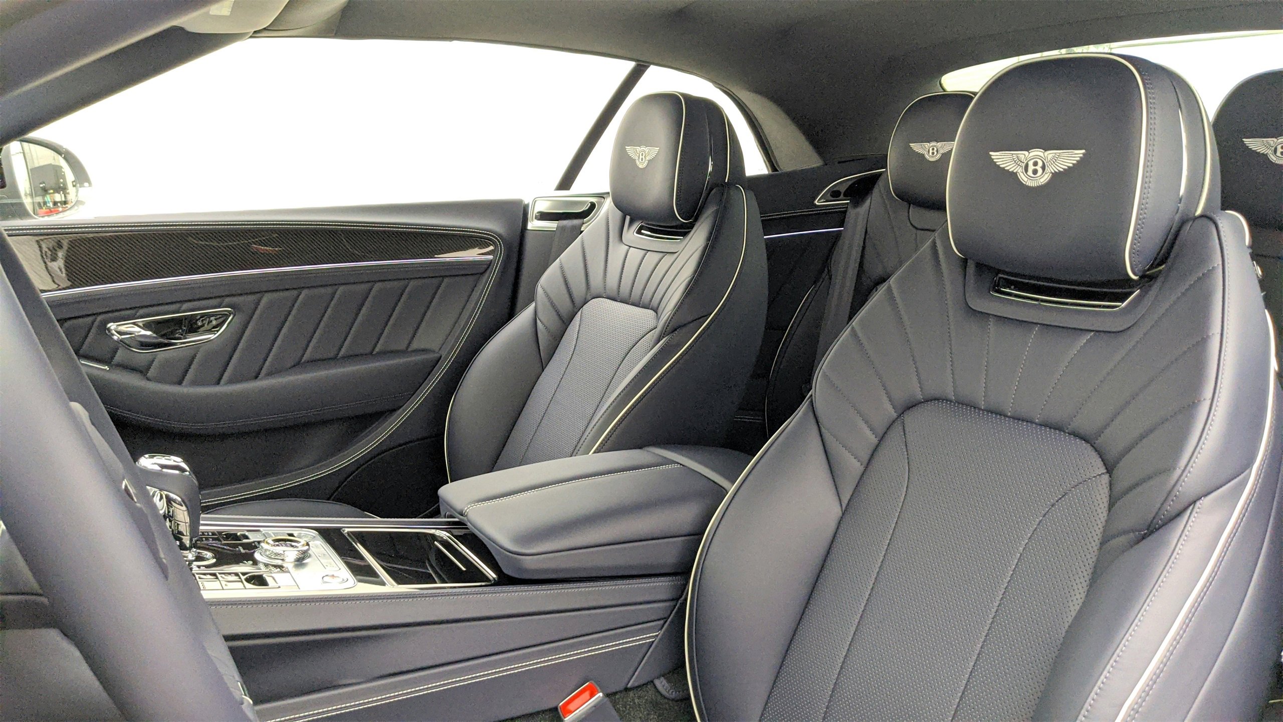 Used 2024 Bentley Continental GT V8 image 11