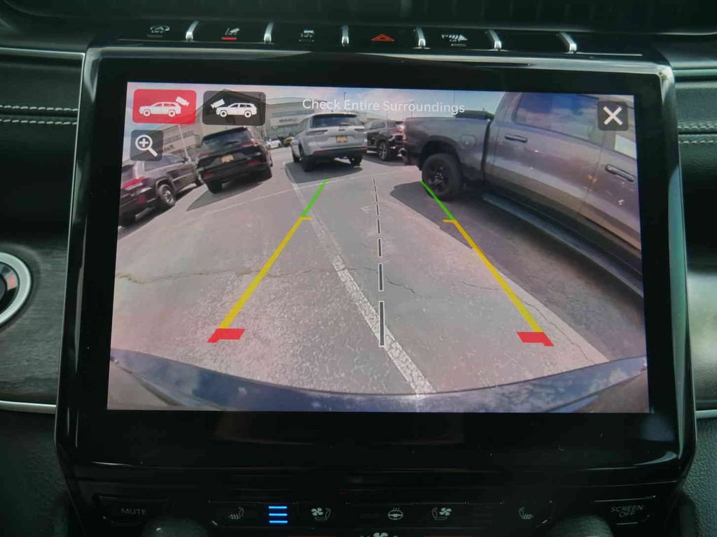 Certified 2025 Jeep Grand Cherokee Limited w/ Luxury Tech Group II AWD/4WD image 33
