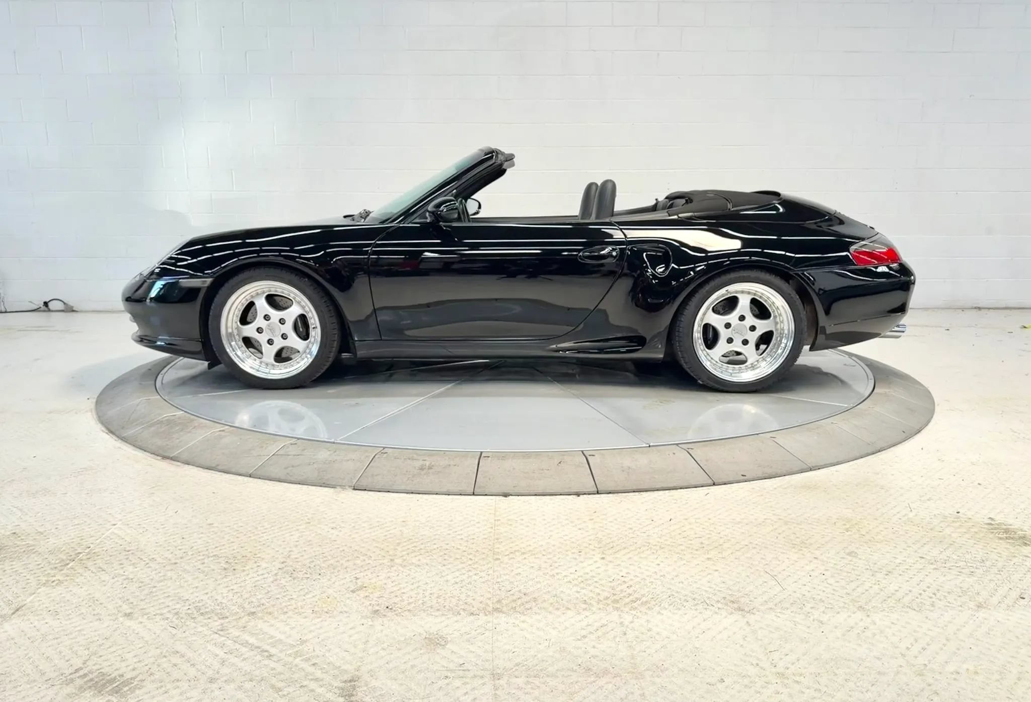 Used 2000 Porsche 911 Carrera RWD image 1