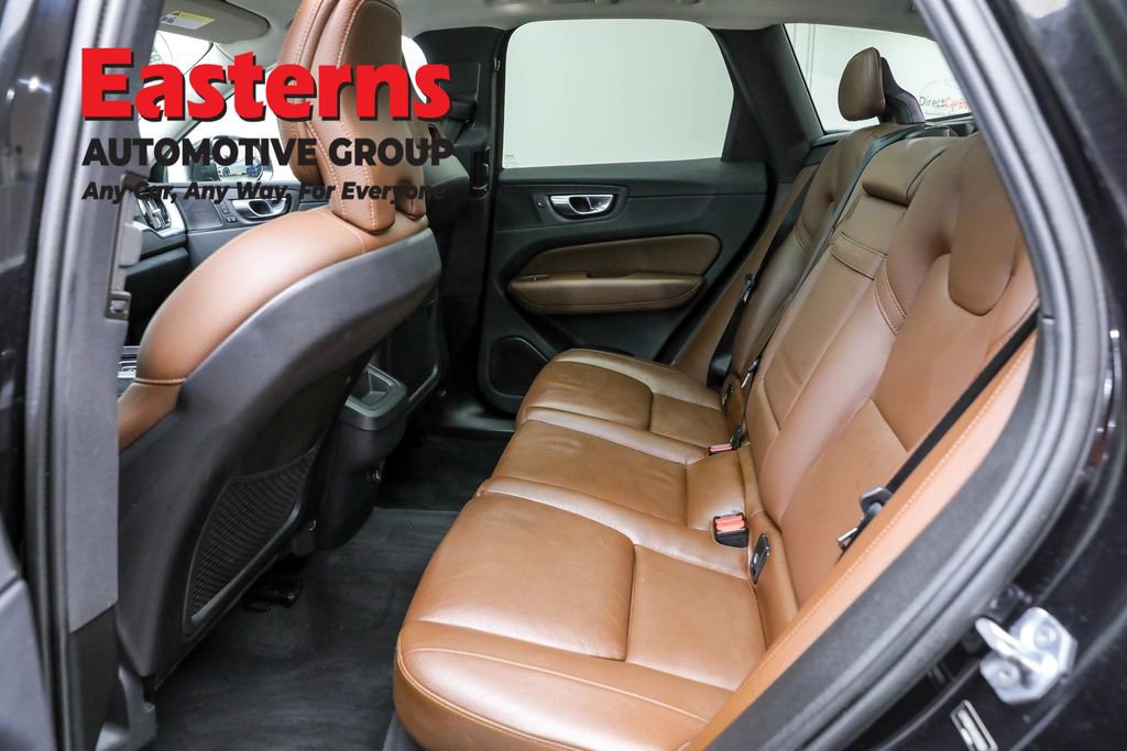Used 2019 Volvo XC60 T5 Momentum w/ Multimedia Package image 31