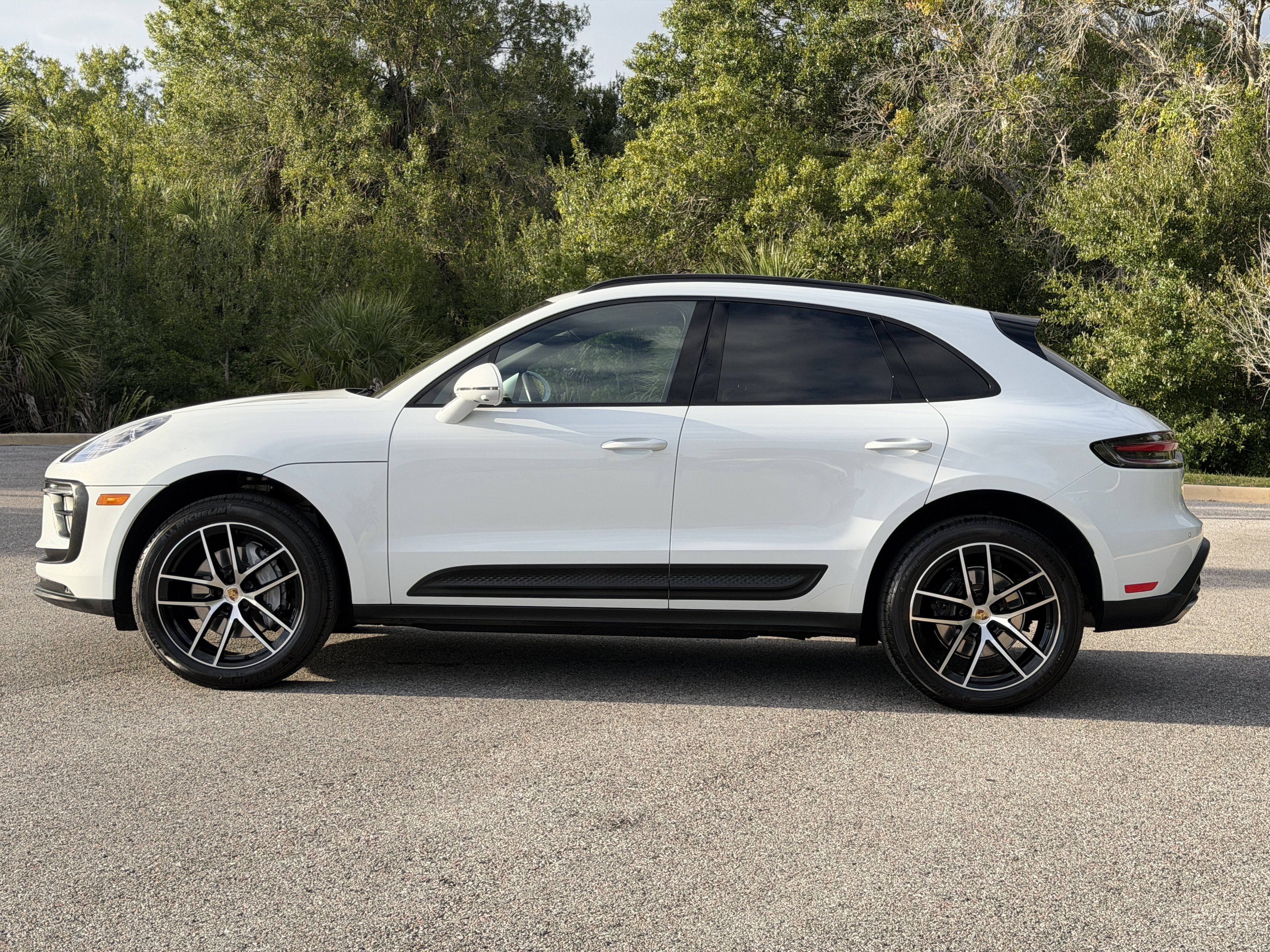 Used 2023 Porsche Macan AWD/4WD image 4