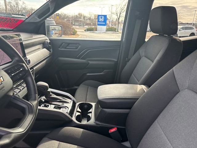 Used 2025 Chevrolet Colorado W/T w/ Advanced Trailering Package AWD/4WD image 13