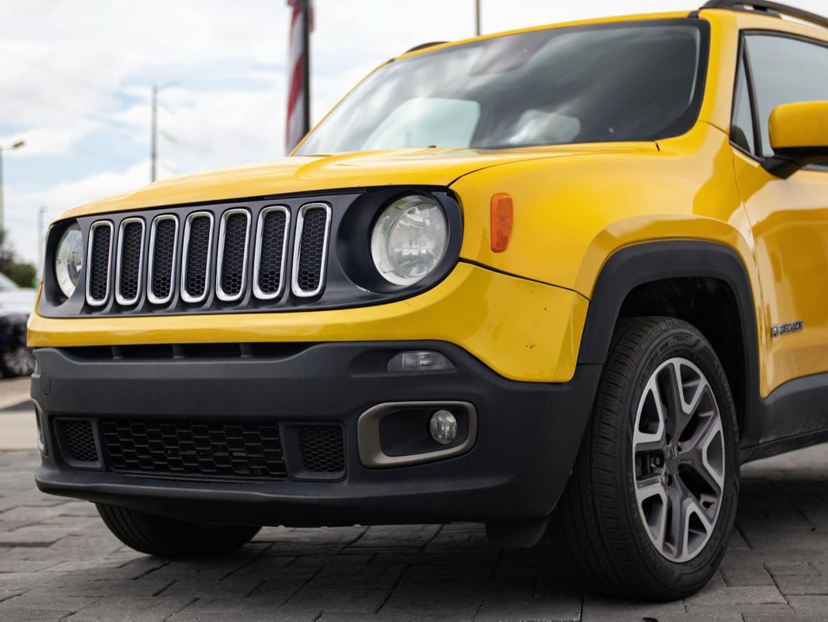 Used 2016 Jeep Renegade Latitude w/ Popular Equipment Group AWD/4WD image 5