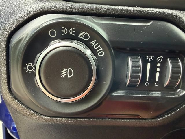 Used 2020 Jeep Wrangler Unlimited Sahara w/ Uconnect 4C Nav & Sound Group AWD/4WD image 27