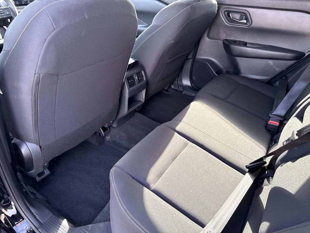 Used 2025 Nissan Rogue S image 14