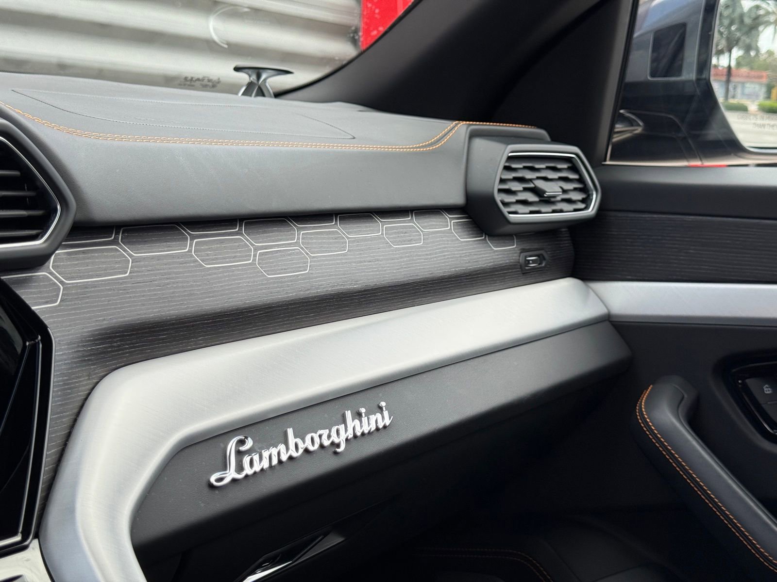 Used 2020 Lamborghini Urus image 31