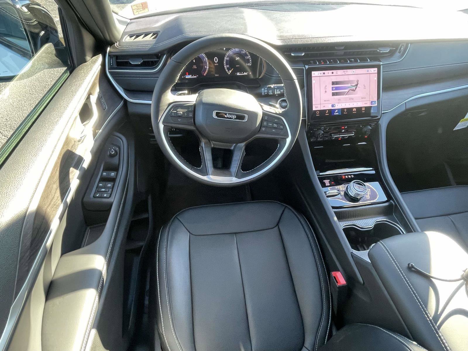 New 2025 Jeep Grand Cherokee Limited image 12