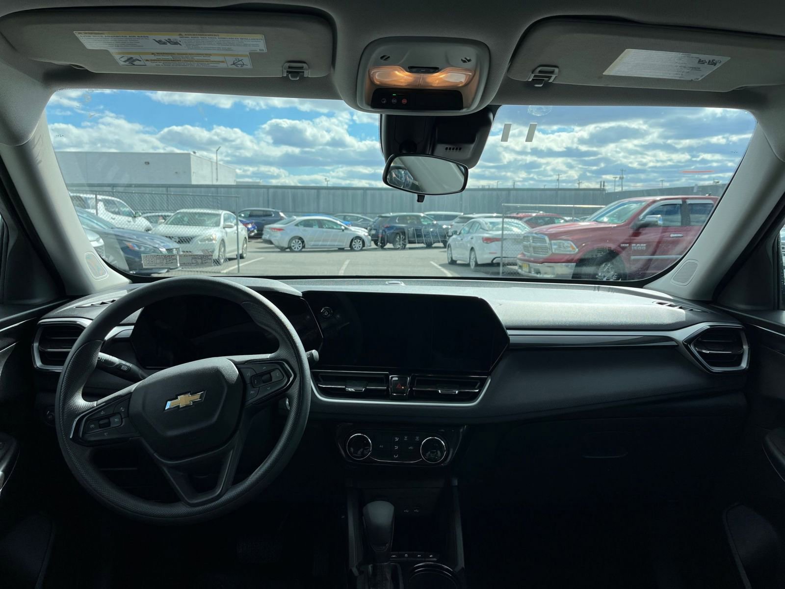Used 2025 Chevrolet TrailBlazer LT FWD image 32