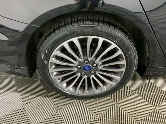 Used 2017 Ford Fusion SE w/ Equipment Group 202A FWD image 13