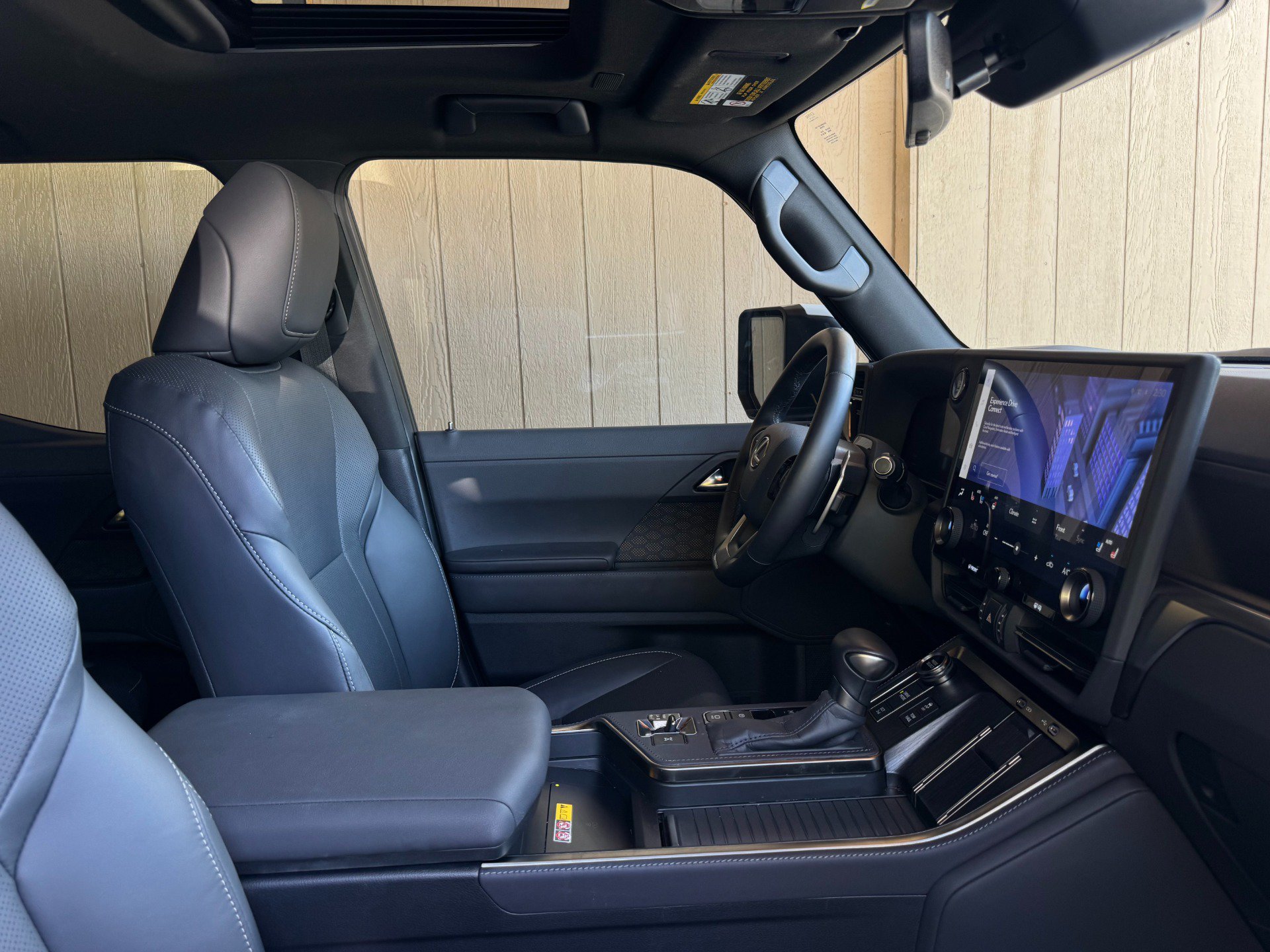 Used 2025 Lexus GX 550 w/ Cold Area Package AWD/4WD image 36