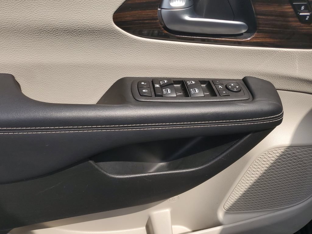 Certified 2023 Chrysler Pacifica Limited FWD image 22