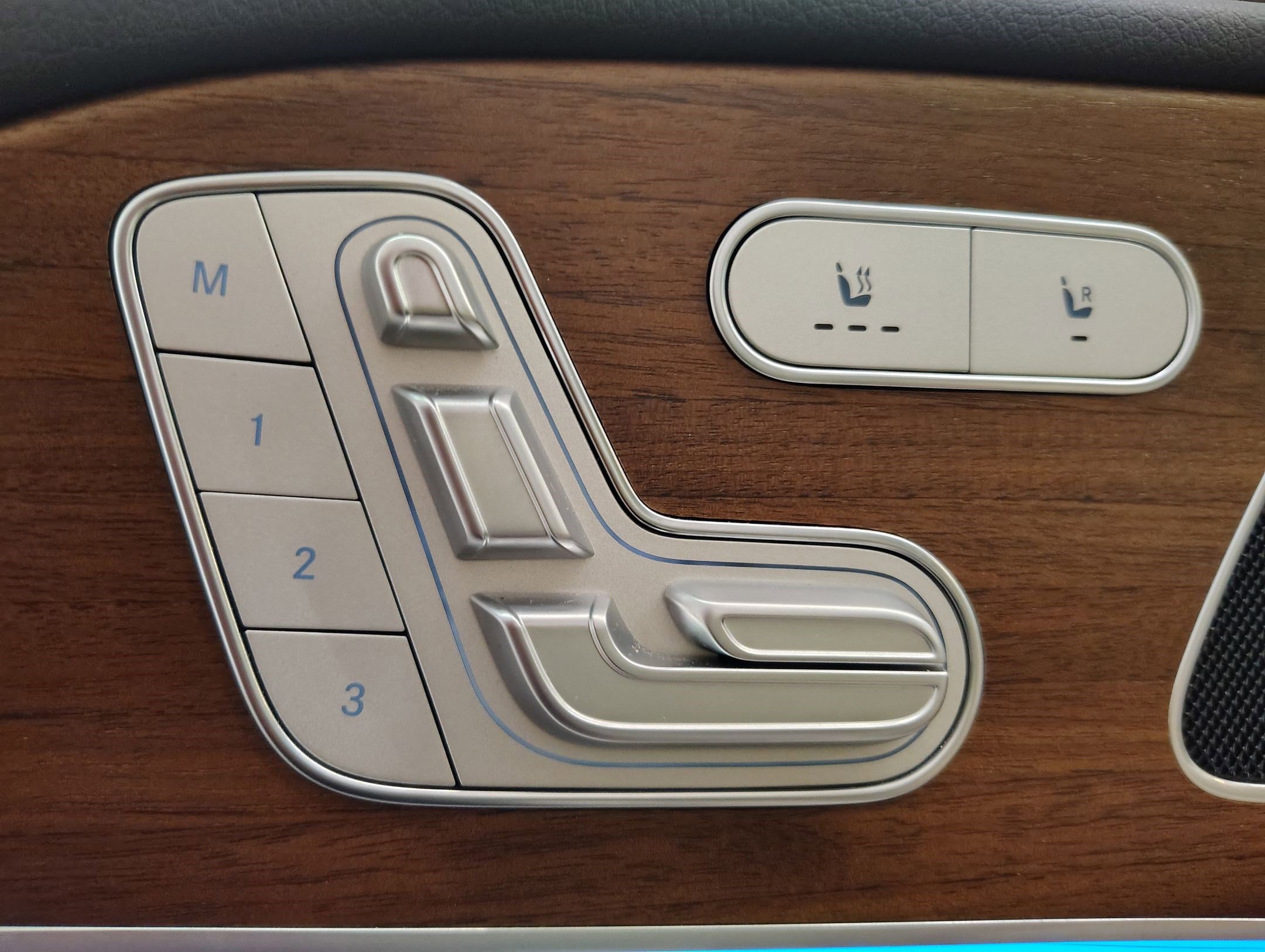 Used 2025 Mercedes-Benz GLE 350 4MATIC image 16