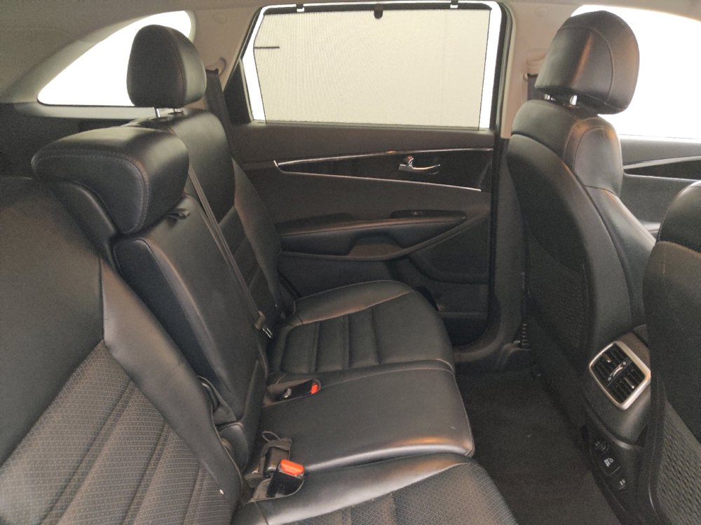 Used 2017 Kia Sorento EX w/ EX V6 Premium Package image 19