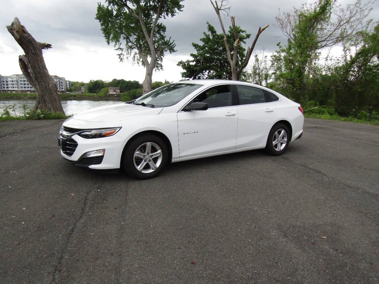 Used 2022 Chevrolet Malibu LS w/ LPO, Floor Liner Package FWD image 2