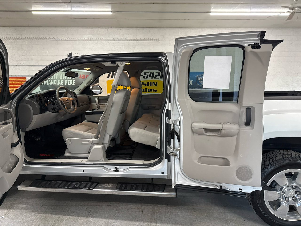 Used 2010 GMC Sierra 1500 SLE w/ Texas Edition image 49