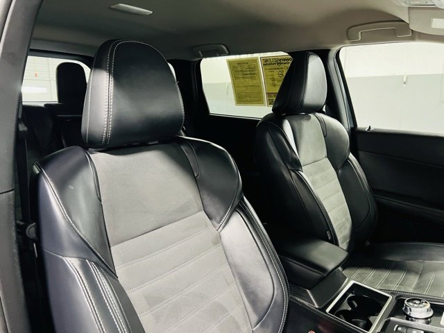 Used 2024 Mitsubishi Outlander SE image 32