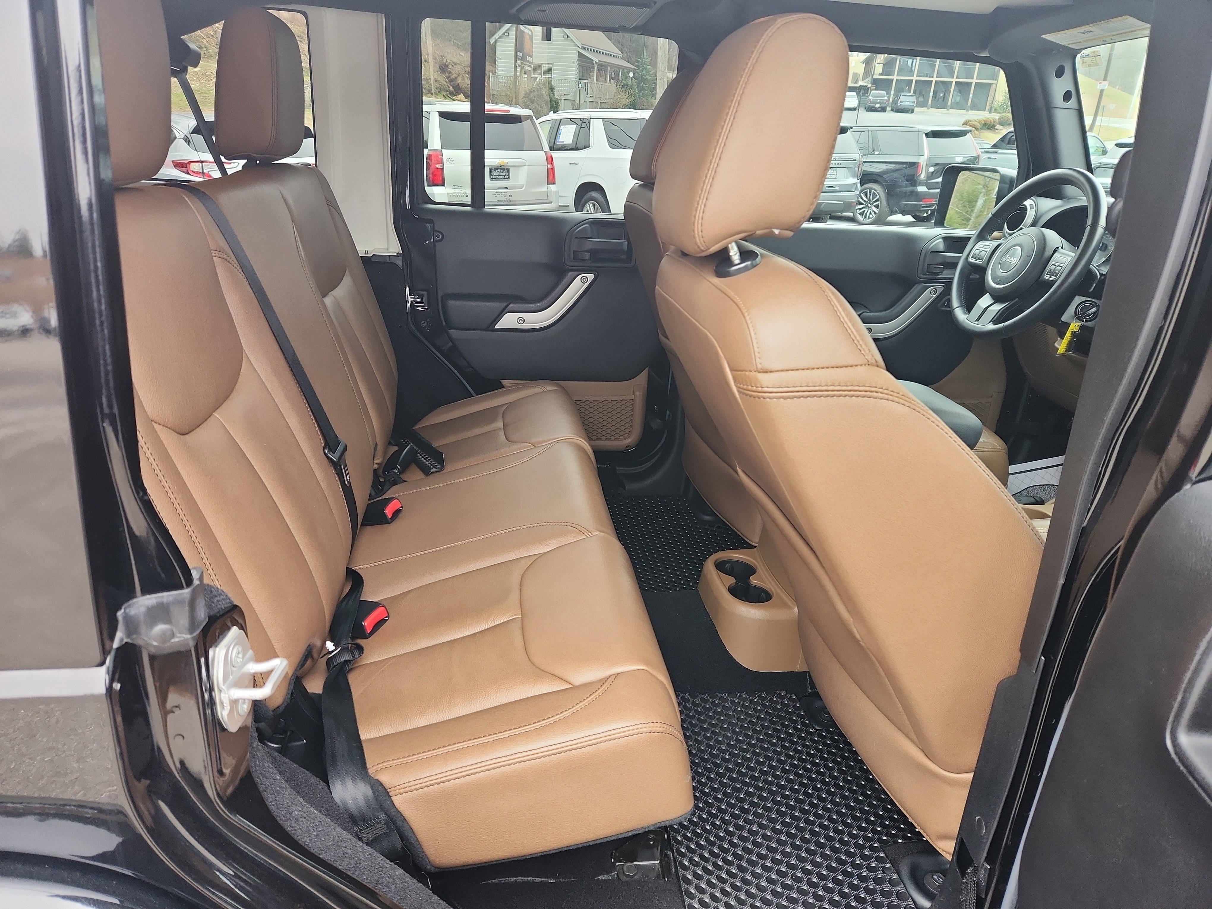 Used 2016 Jeep Wrangler Unlimited Sahara w/ Connectivity Group image 31