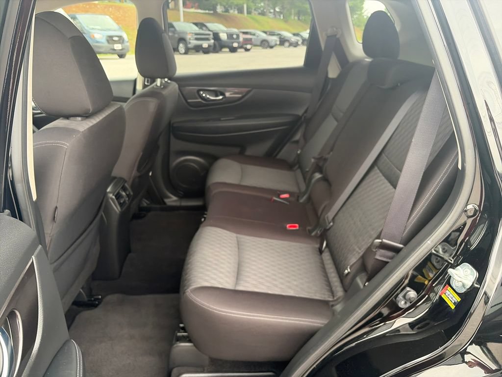 Used 2018 Nissan Rogue SV AWD/4WD image 24