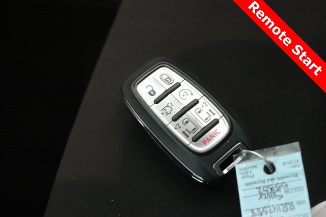 Used 2024 Chrysler Voyager LX image 3