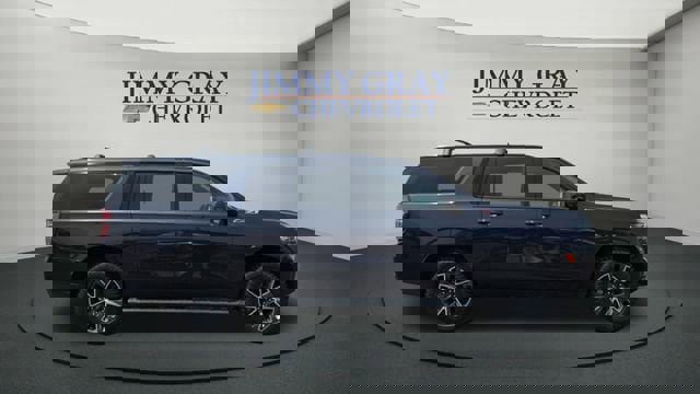 Used 2022 Chevrolet Suburban Z71 w/ Luxury Package AWD/4WD image 6