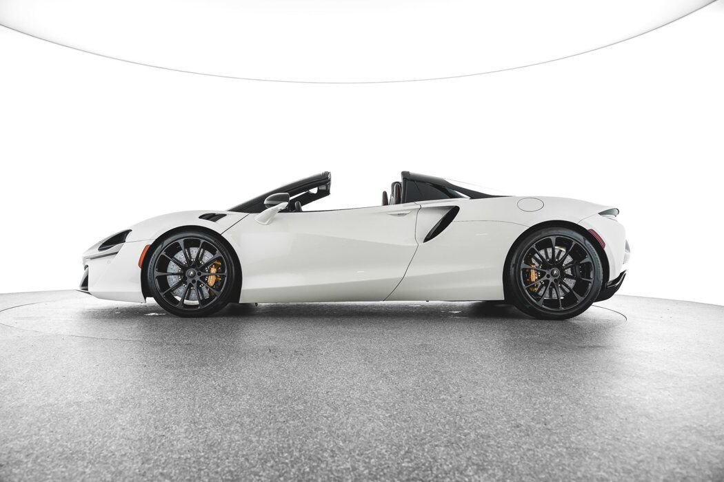 Used 2025 McLaren Artura Spider RWD image 20