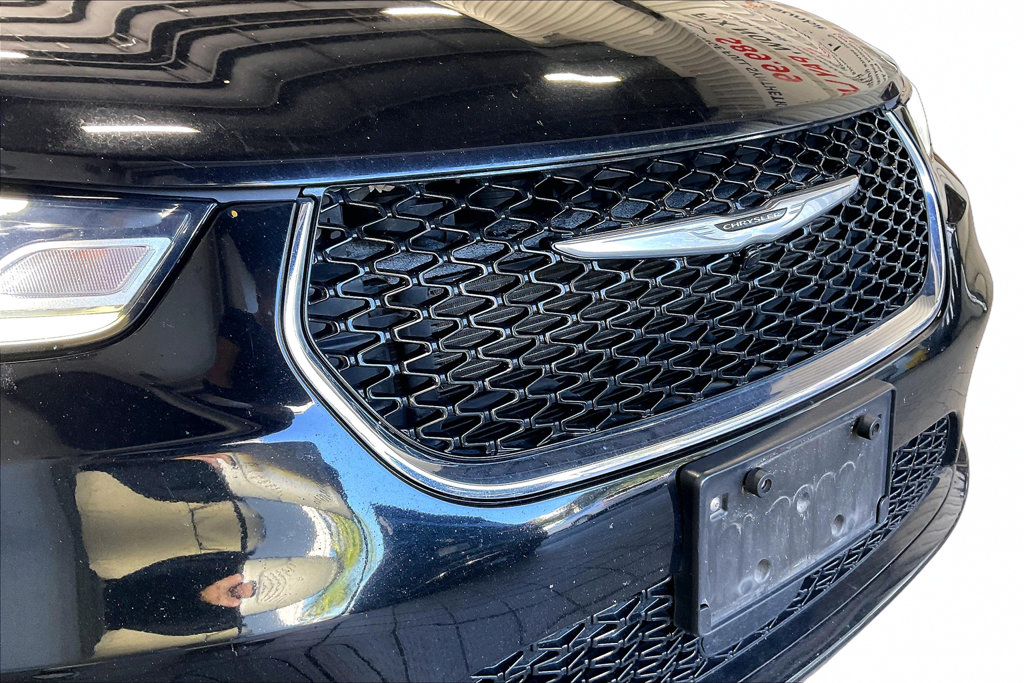 Used 2024 Chrysler Pacifica Touring-L FWD image 26