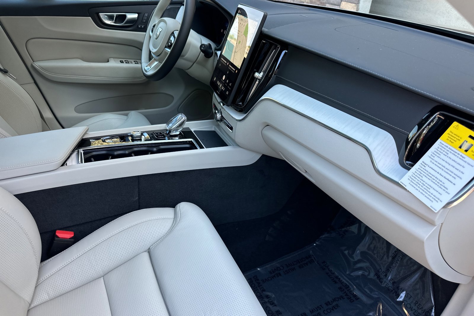 New 2026 Volvo XC60 T8 Ultra w/ Climate Package AWD/4WD image 13