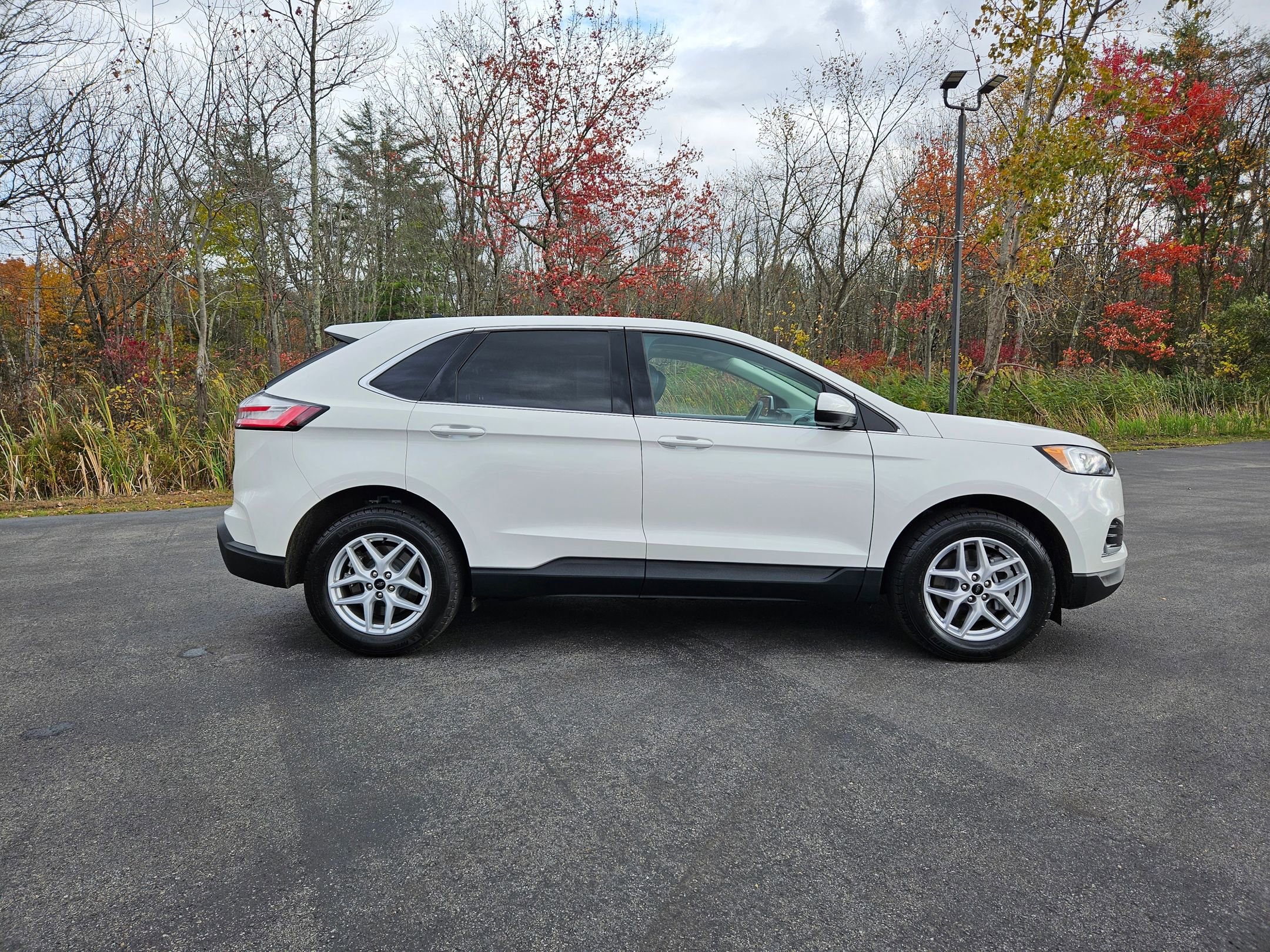 Certified 2023 Ford Edge SEL w/ Convenience Package image 2