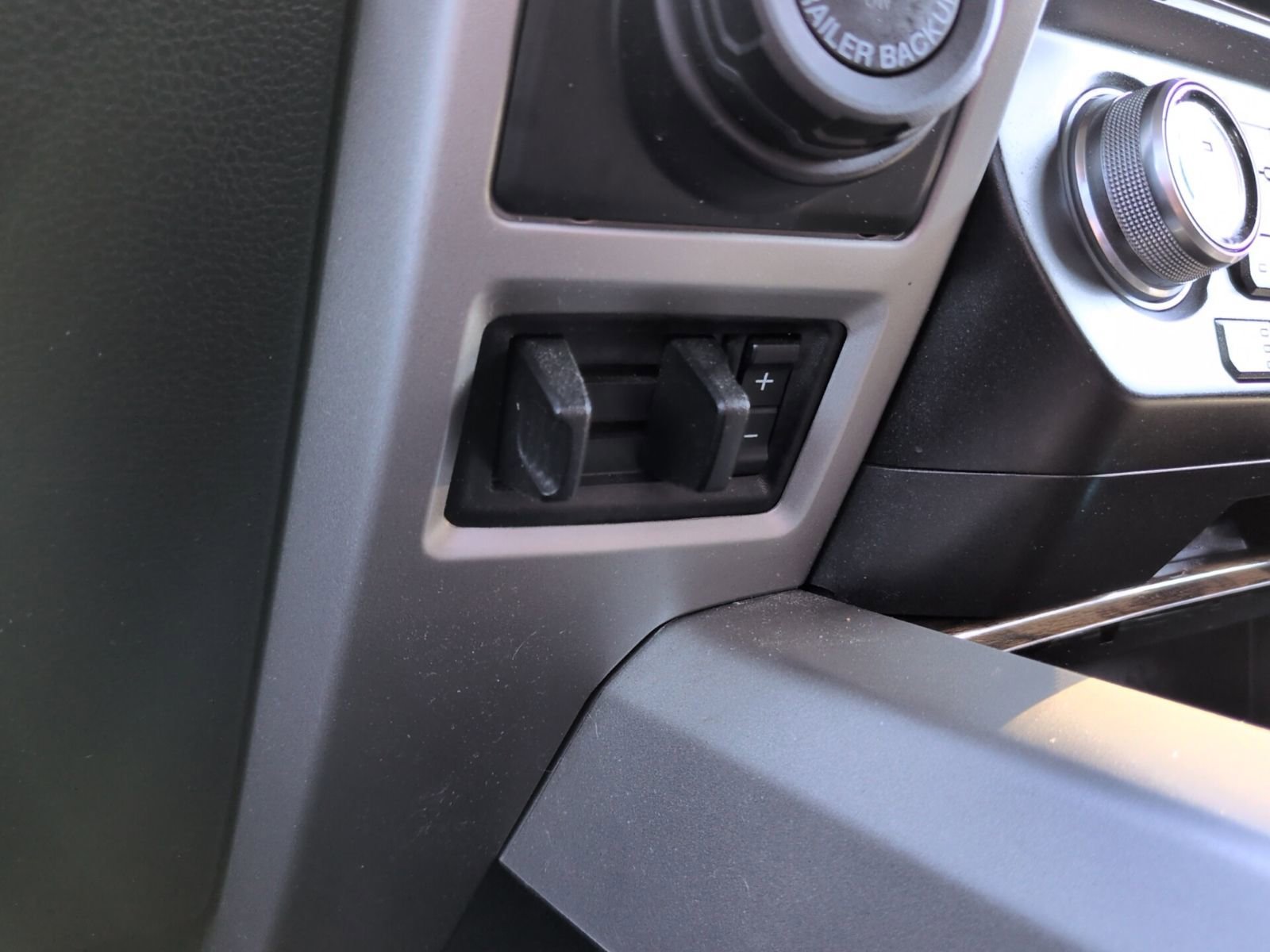 Used 2018 Ford F150 Lariat image 30