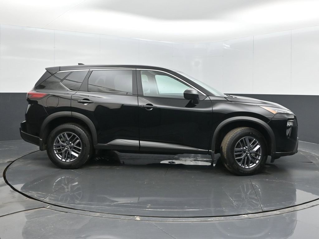 Used 2025 Nissan Rogue S image 8