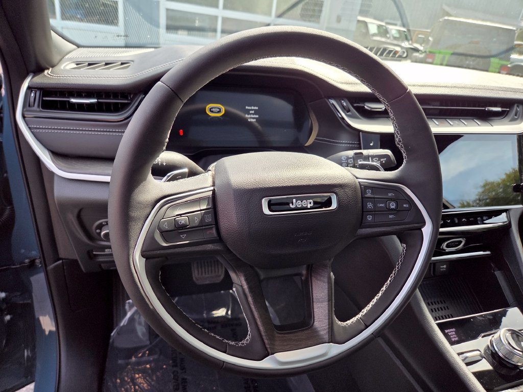Used 2026 Jeep Grand Cherokee Limited AWD/4WD image 15