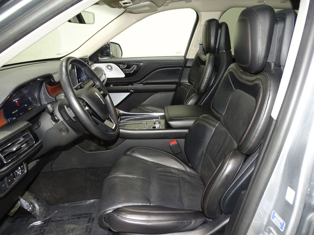 Used 2020 Lincoln Aviator Reserve w/ Equipment Group 202A image 13
