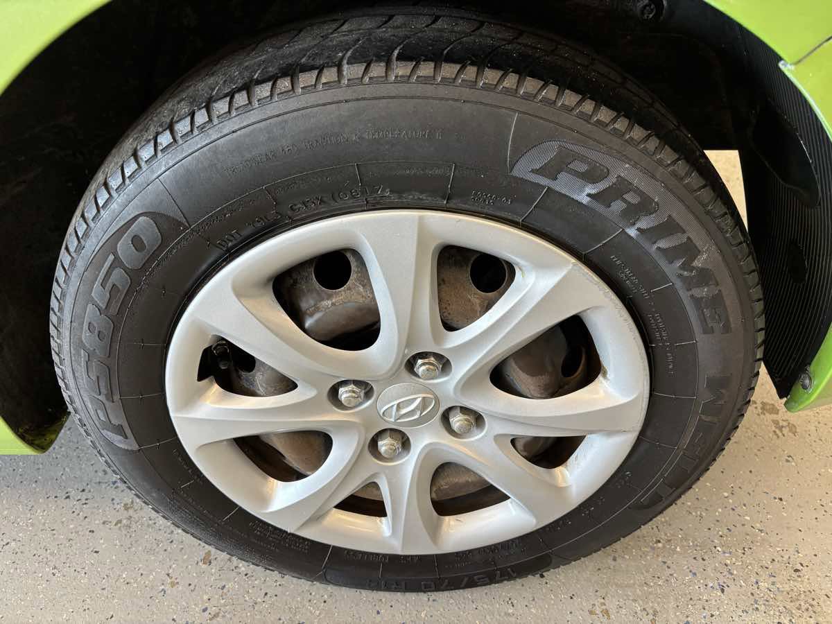 Used 2012 Hyundai Accent GS image 24