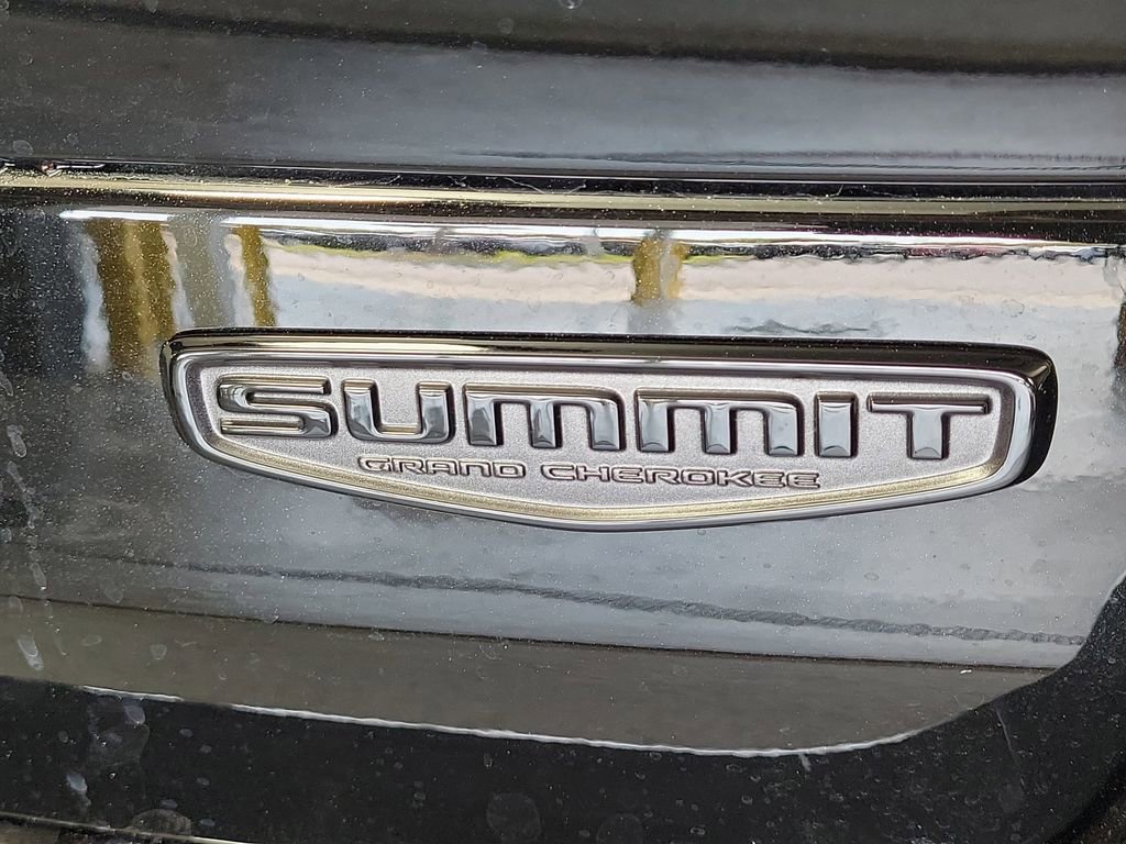 Used 2025 Jeep Grand Cherokee Summit w/ Obsidian Package image 7