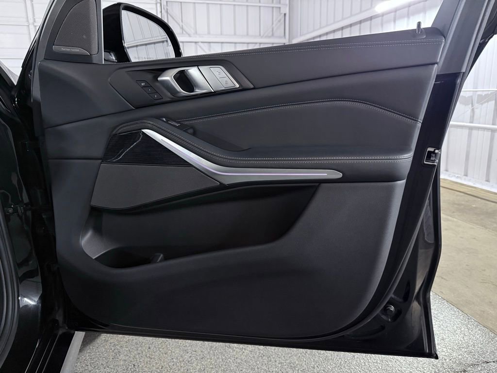 Used 2022 BMW X7 M50i image 35