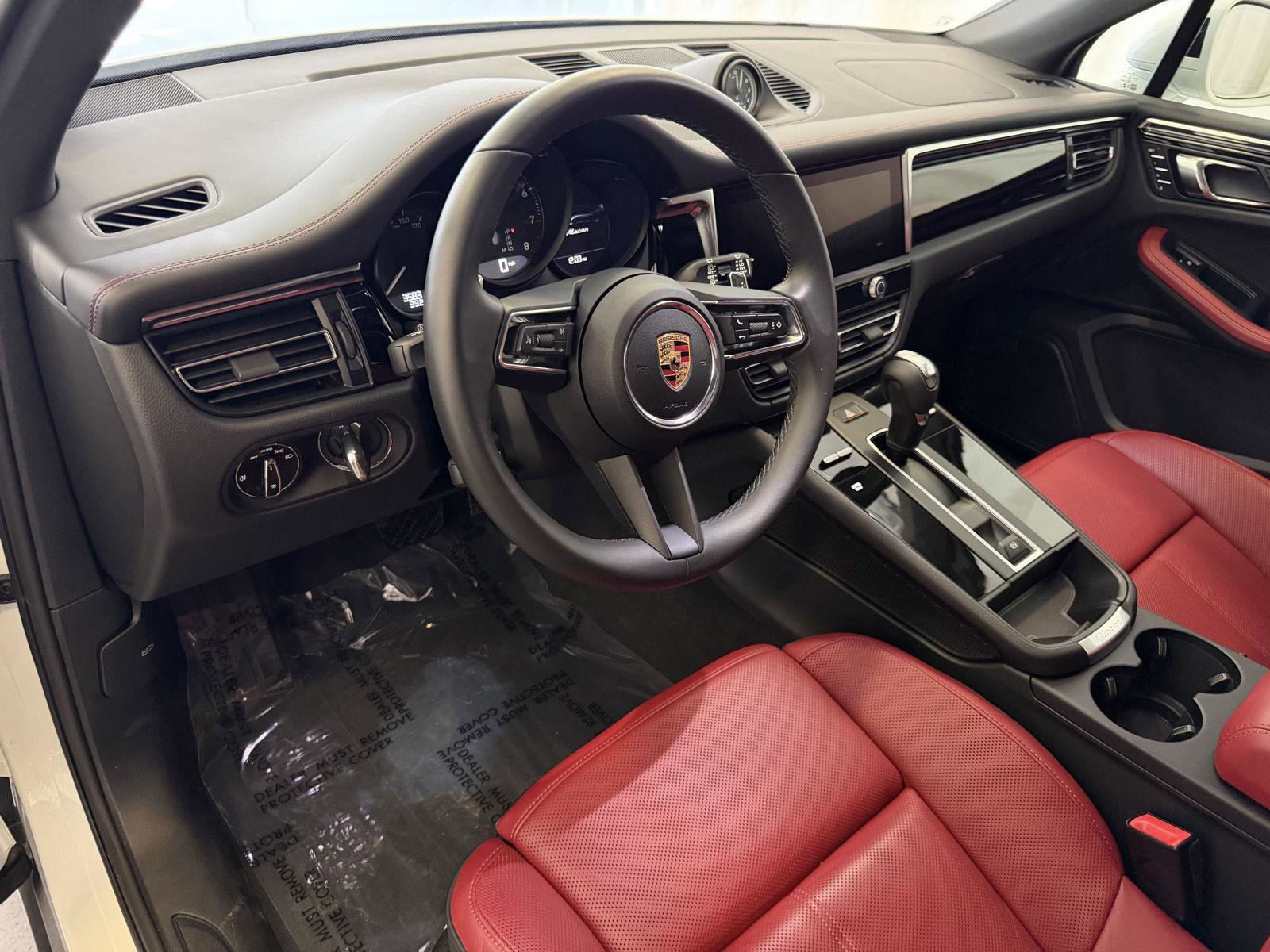Used 2025 Porsche Macan image 4