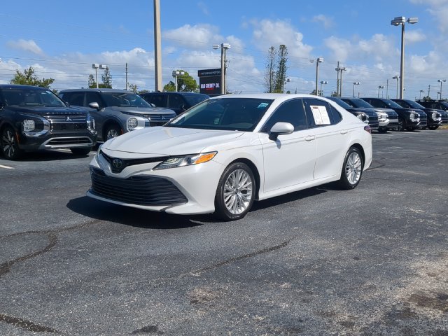 Used 2019 Toyota Camry XLE w/ Navigation Package FWD image 2