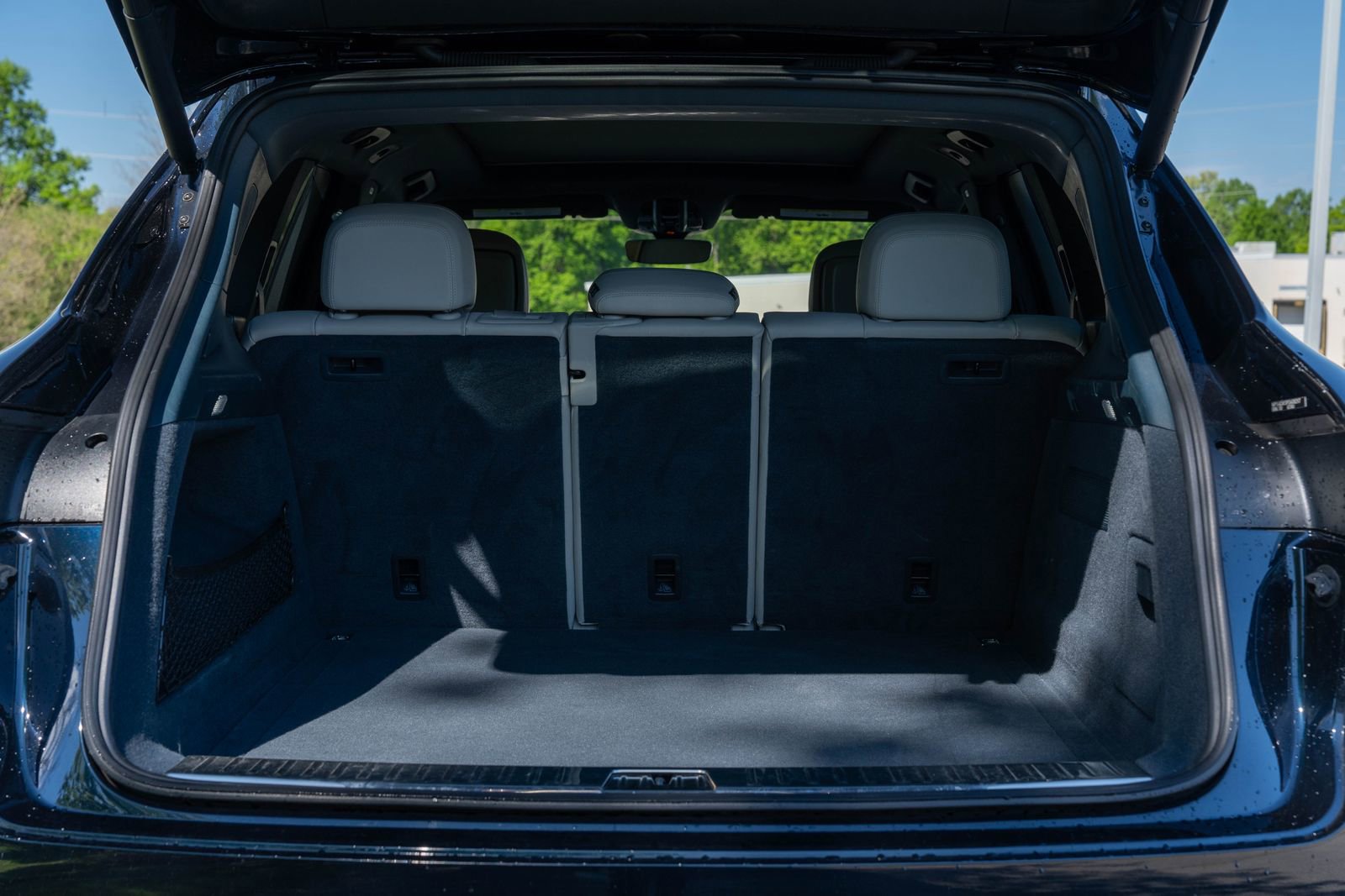 Certified 2023 Porsche Cayenne Platinum Edition image 16