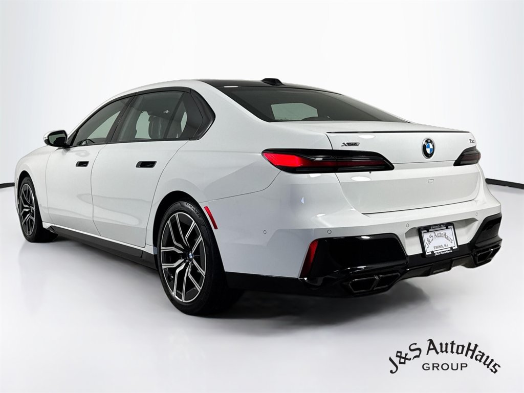 Used 2025 BMW 760i xDrive w/ Executive Package AWD/4WD image 5