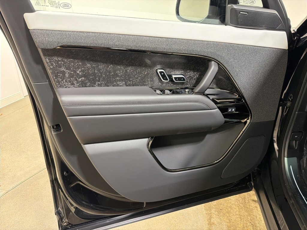 New 2025 Land Rover Range Rover Sport Dynamic SE image 9