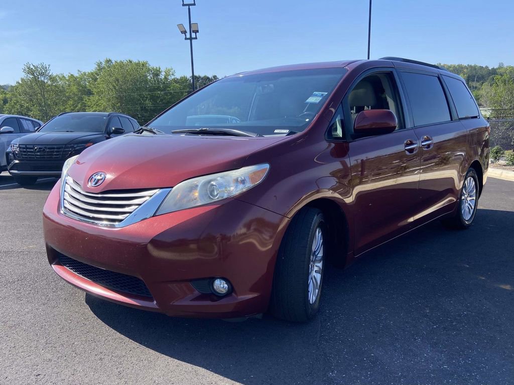 Used 2016 Toyota Sienna XLE FWD image 7