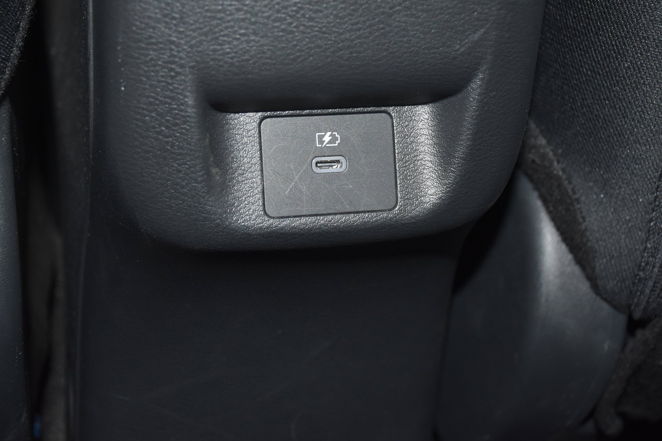 Used 2025 Nissan Versa SV FWD image 25