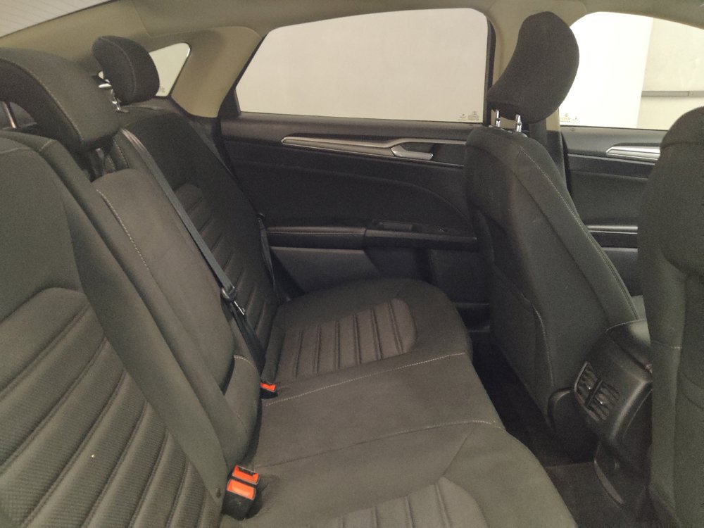 Used 2019 Ford Fusion SE FWD image 19