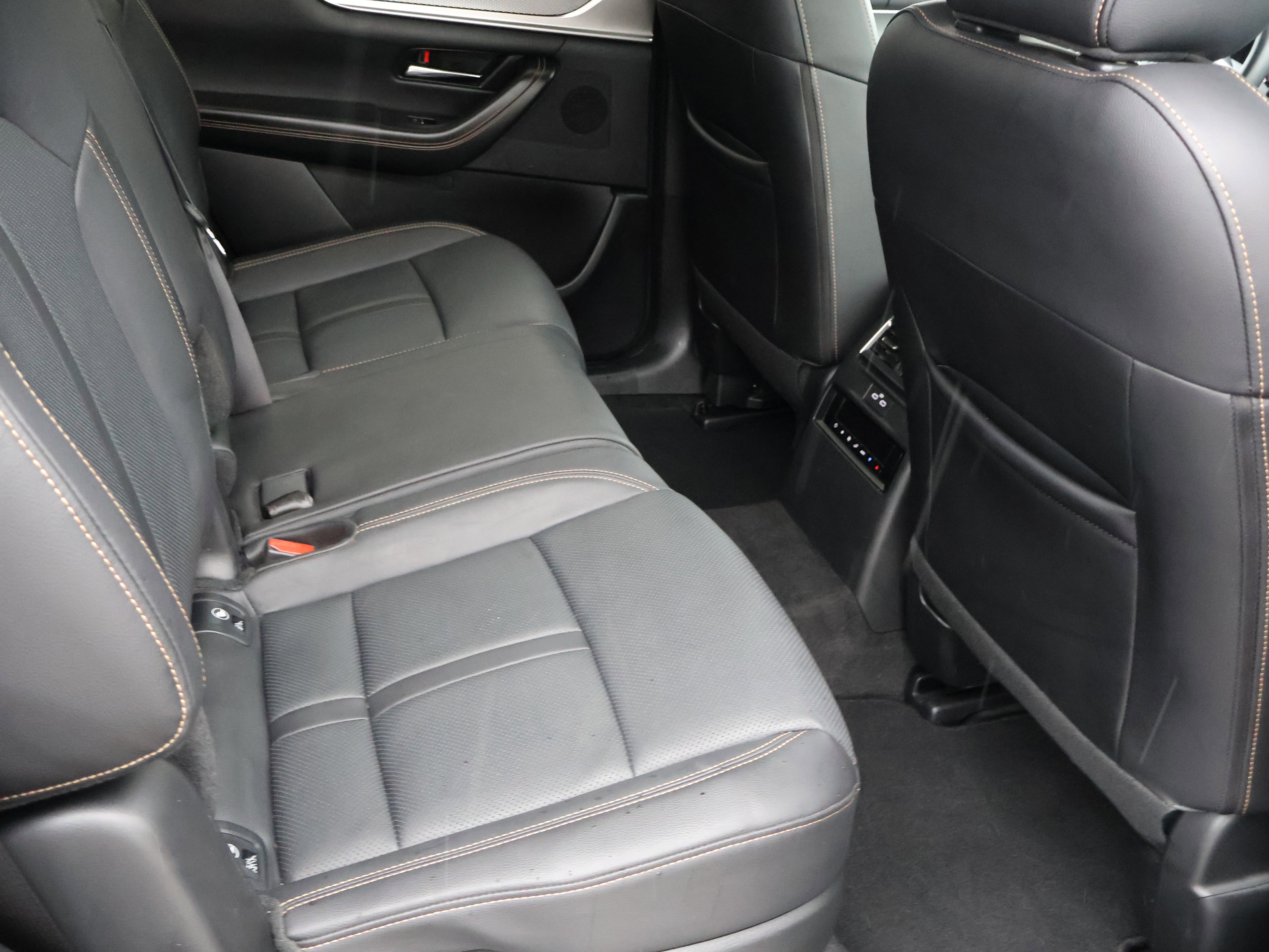 Certified 2025 MAZDA CX-70 Plug-In Hybrid w/ Premium Pkg AWD/4WD image 13
