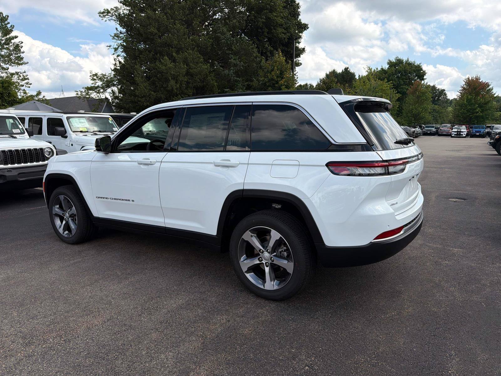 New 2026 Jeep Grand Cherokee Limited AWD/4WD image 3