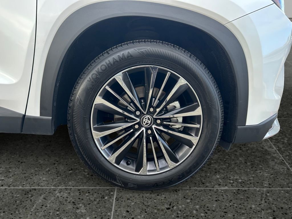 Used 2024 Toyota Grand Highlander AWD Hybrid image 10