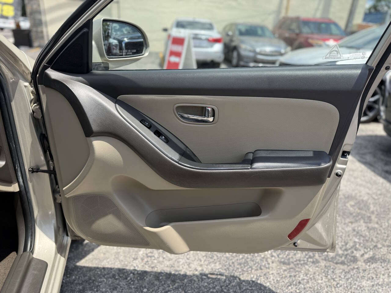 Used 2010 Hyundai Elantra GLS FWD image 23