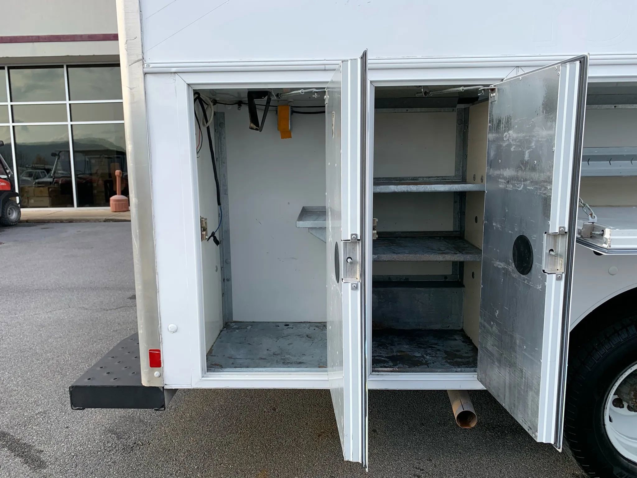 Used 2013 Ford E-450 and Econoline 450 Super Duty w/ PWR Locks & Windows Group RWD image 25