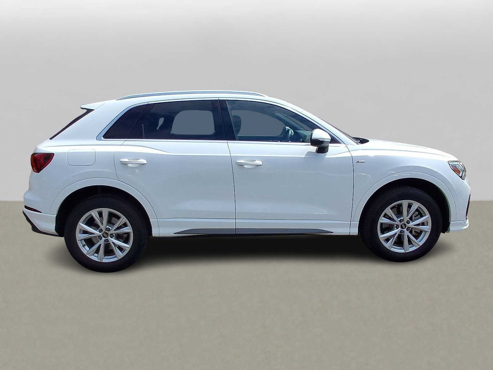 Certified 2023 Audi Q3 2.0T Premium w/ Convenience Package AWD/4WD image 32