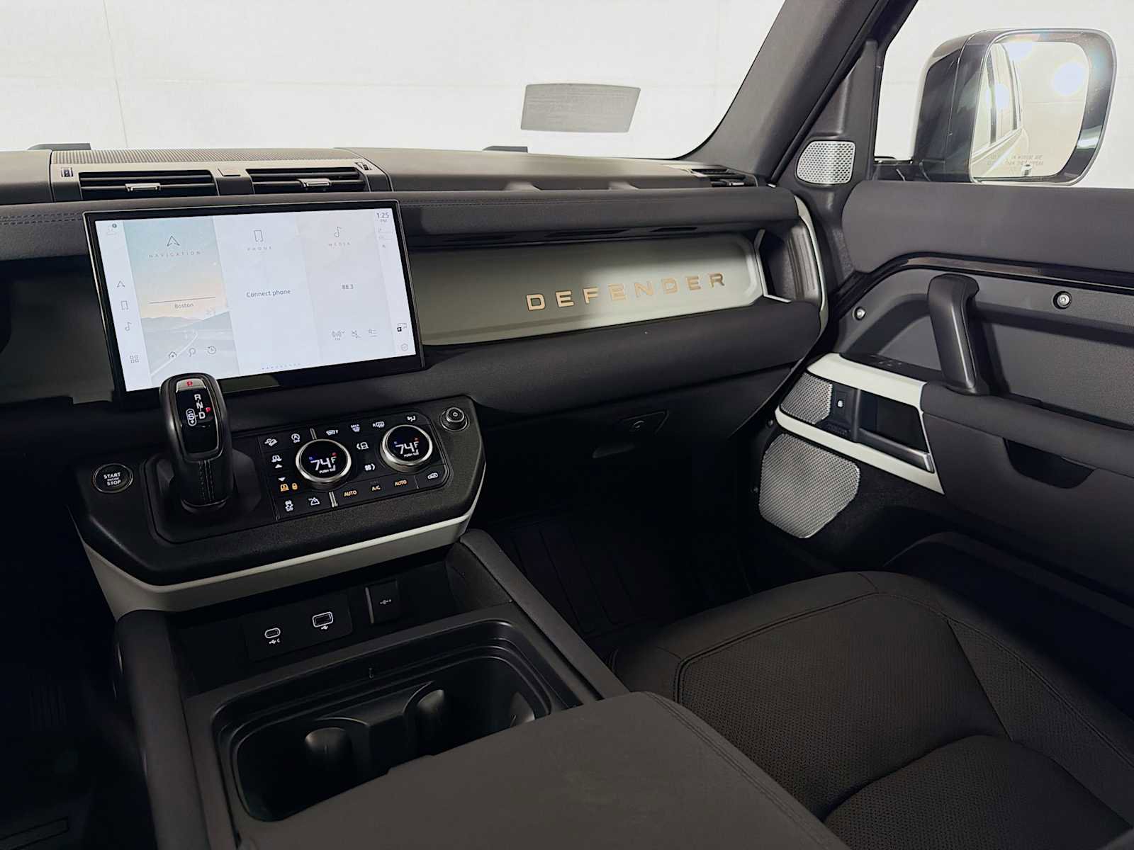 Used 2023 Land Rover Defender 130 SE image 24